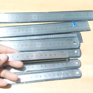 Thước lá thép 2cr13 Deli mẫu mới đẹp chắc chắn