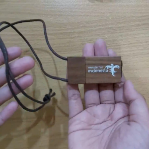 USB Flashdisk Kayu Tali FDWD03 Custom: Penyimpanan Data yang Praktis