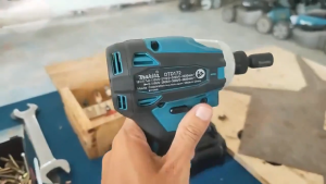 【ลดกิจกรรมได้เต็มที่ ยิ่งซื้อเยอะ ประหยัดมาก】 รุ่น MAKITA DTD172 ไขควงกระแทกไร้สายไดรฟ์กระแทกแบตเตอรี่ลิเธียมLXT® ลิเธียมไอออนไม่มีแปรง โหมดเปลี่ยนเกียร์เร็ว 4 สปีด อุปกรณ์ไฟฟ้าสําหรับไดรฟ์ 18V ไม่มีสว่านไฟฟ้าชาร์จอเน dtd172