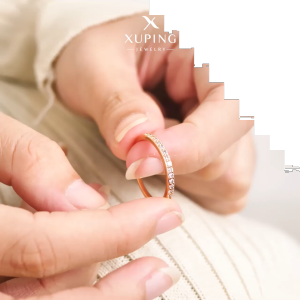 Xuping Cincin Emas Baris Cantik Aksesoris Wanita 0121210668