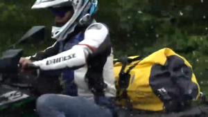 กระเป๋ามัดหลังกันน้ำ กระเป๋าเดินทาง กันน้ำ 40L/80L กระเป๋ามัดท้ายรถมอเตอร์ไซด์ Motorcycle bag