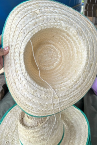 มีหมวกสานไฟฟ้า คละสี ผลิตภัณฑ์ทำงานกลางแจ้ง แบบหมวกสาน ส่วนผสม:เบา สะบาย ไม่ร้อนหัว มีสายรัดใต้คาง