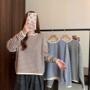 Atasan Bergaris Leher Bulat Sweater Lengan Panjang Retro Jepang Musim Semi Dan Musim Gugur Super Hot
