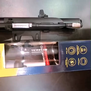 Máy bơm lốp xe 2 bánh dùng pin sạc Lithium Michelin 12320 chính hãng (500mAh)