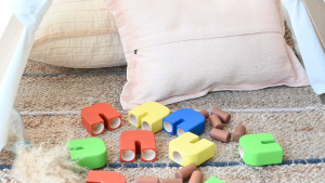 Blue Ribbon Toys บล๊อกไม้ตัวยูสีป๊อป(POP COLOR U BLOCKS) เสริมจินตนาการ เรียนรู้พื้นฐานฟิสิกส์สำหรับเด็ก