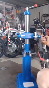 คลิกที่นี่เพื่อเรียนรู้ราคา คุณภาพและรีวิวของ (COD) เครื่องถอดสปริงโช๊คอัพ เครื่องถอดสปริงโช๊คอัพ แบบเกลียวเร่งขนาดสปริง 50-220