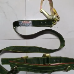 dây an toàn lao động trên cao A4 xanh móc to