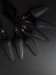 ไฟเลี้ยว มอเตอร์ไซค์ 2 สี หรี่วิ่ง3วิ หยุดแช่ 1คู่ แบบวิ่ง 2 สี มีให้เลือก แบบใหม่ Moto HJG-0834