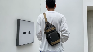 Mens chest bag large capacity sling shoulder bag casual Crossbody Bag waterproof Messenger bag