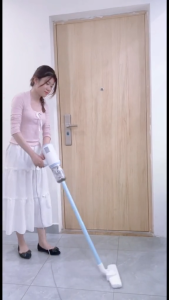 Máy hút bụi có dây Gilux GLH61 - Gọn nhẹ lực hút mạnh 20.000PA - Công suất 600W - Với bộ lọc đa tầng - BH1năm