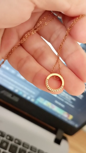 Dây chuyền titan mặt tròn đính đá nửa vòng