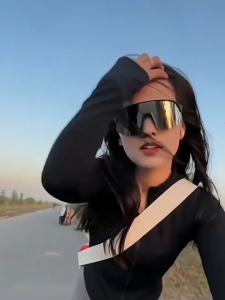 2024 Fashion Cycling Glasses Outdoor Sports Large Frame Sunglasses Anti-UV Windproof Goggles Spek Mata Hitam