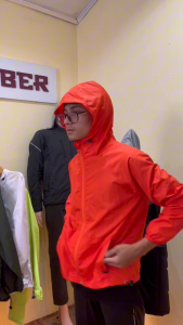 Saiber Jaket Olahraga Wanita UV Protection Windbreaker Packable Warna Orange
