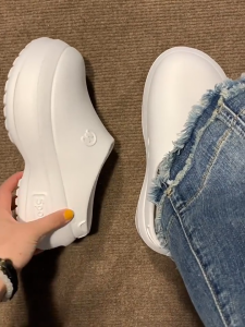 QiaoYiLuo รองเท้าแตะผู้หญิง รองเท้าหัวโต พื้นนุ่มมาก เบาสบาย กันลื่น แฟชั่นฤดูร้อน รองเท้าแตะลําลอง กลางแจ้ง รองเท้าสุขภาพ ร้องเท้าผูหญิง รองเท้าแตะลิ่ม รองเท้าแตะ มัลติฟังก์ชั่ ยืดหยุ่น ทนทาน มีก้นหนา