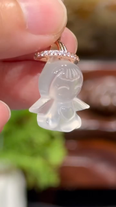 rose quartz 💯天然粉晶爱心天使吊坠 (掉扣是玫瑰金925银) 提升人缘，贵人运  整体高high: 2.5cm  宽width: 17.x0.8cm 重weight: 3.6g