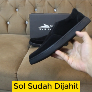 SEPATU SLIP ON PRIA CASUAL GUMERS HITAM POLOSFULL BLACK SOL SUDAH DIJAHIT. SNEAKERS SLIP ON LAKI LAKI.SEPATU SANTAISEPATU KERJA