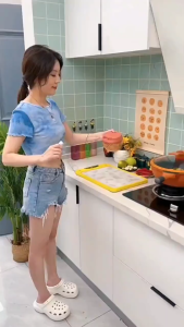 迷你无线电动料理捣蒜器 - 家用厨房必备的蒜泥神器 Mini Wireless Electric Garlic Masher - A Must-Have Kitchen Gadget for Home Use