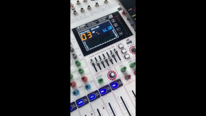 [Miễn phí sử dụng trong 7 ngày] Mixer MTMAX F23 Pro liền Đẩy  liền Vang 99 hiệu ứng vang số DPS kèm theo 2 mic UHF chống hú hỗ trợ hát karaoke cực hay giọng sáng hỗ trợ hát thu âm hát live nâng cấp dàn âm thanh gia đình 2 kênh công suất lên đến 1500w