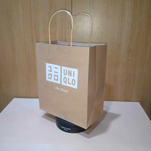 Paper bag Uniqlo coklat 2 sisi