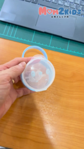 MOM2KIDS กล่องใส่จุกนมหลอก ใส่ของจุกจิก พร้อมที่ห้อย