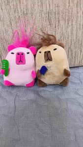ตุ๊กตา Capybara ผมทอดแบบใหม่ตุ๊กตาผ้าขนนุ่มพวงกุญแจตุ๊กตาห้อยของตุ๊กตาหุ้มขวด Cappibala
