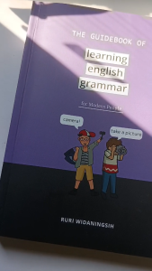 Buku The guidebook of learning English grammar for modern people