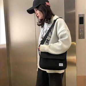 LH.Shoess ราคาถูก กระเป๋าแฟชั่นลำลอง ทรงสี่เหลี่ยม ใส่ของได้เยอะ พกพาง่าย ชายก็ใช้ได้หญิงก็ใช้ดี วัสดุดี ดีไซน์เรียบง่ายไม่แต่งลาย แมทช์ง่ายสุด ต้องจัด