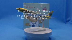 โมเดลเครื่องบินคุณภาพสูงลายดิสนีย์ดัฟฟี่ของสายการบิน China Eastern Airlines รุ่น Boeing 737-800 ขนาด 20 ซม.
