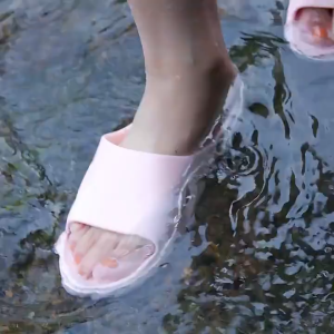 【BHQ&HOME】รองเท้าแตะกันลื่น กันตก ความเรียบง่ายในฤดูร้อน สําหรับผู้หญิง และผู้ชาย