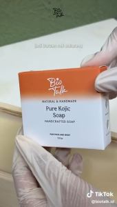 Biotalk Pure Kojic Soap - Mencerahkan dan Meratakan Warna kulit Sabun Natural Handmade Kojic Acid untuk kulit kering sensitif Coffee
