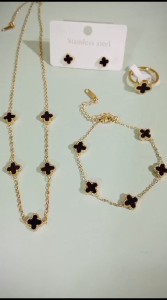 PROMO SET PERHIASAN TITANIUM DEWASA BUNGA CLOVER HITAM ANTI KARAT DAN ANTI LUNTUR