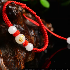 Vòng tết chỉ đỏ (đen) con giáp tuổi hợi - Vòng tay đá hình con lợn - May mắn tài lộc