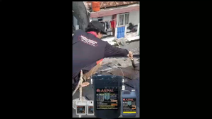 Asphalt Emulsion / Asphalt Cair Kiloan Pelapis Penambal Lantai Kemasan 1 Kg Anti Bocor Rekat Kuat