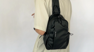 Techdoo Tas Selempang Pria Earphone Hole Sling Bag Cowok Casual TS616