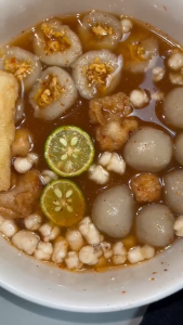 1 BUNGKUS BOCI AYAM SUWIR PEDAS - CILOK MINI\\n\\n Apa Itu Makanan Instan Pedas?\\n\\nMakanan instan pedas adalah makanan yang dibuat dengan cepat dan mudah, biasanya dikemas dalam bungkus kecil atau kemasan lainnya. Makanan ini biasanya memiliki cita rasa pedas yang kuat, cocok untuk mereka yang suka tantangan rasa. \\n\\n Perkenalan Makanan Instan Pedas\\n\\nMakanan instan pedas telah menjadi tren di berbagai negara, termasuk Indonesia. Banyak orang menyukai makanan ini karena rasanya yang unik dan variasi rasa yang beragam. Selain itu, makanan instan pedas juga cocok untuk mereka yang sibuk dan tidak memiliki waktu untuk memasak.\\n\\n Kelebihan dan Kekurangan Makanan Instan Pedas\\n\\nKelebihan makanan instan pedas:\\n- Mudah disiapkan dan dikonsumsi\\n- Variasi rasa yang beragam\\n- Cocok untuk orang yang sibuk\\n\\nKekurangan makanan instan pedas:\\n- Tidak sehat jika dikonsumsi secara berlebihan\\n- Kurang bergizi dibandingkan makanan yang dimasak sendiri\\n\\n Mengenal Boci Ayam Suwir Pedas\\n\\nBoci ayam suwir pedas adalah salah satu jenis makanan instan pedas yang populer di Indonesia. Makanan ini terdiri dari potongan ayam suwir yang dicampur dengan bumbu pedas dan rempah-rempah lainnya.\\n\\n Cara Membuat Boci Ayam Suwir Pedas\\n\\nBerikut adalah langkah-langkah untuk membuat boci ayam suwir pedas:\\n1. Siapkan bahan-bahan seperti ayam suwir, bumbu pedas, rempah-rempah, dan bahan lainnya.\\n2. Campurkan semua bahan tersebut hingga merata.\\n3. Panaskan minyak goreng dan tumis bahan-bahan tersebut hingga matang.\\n4. Angkat dan dinginkan.\\n5. Masukkan ke dalam bungkus boci.\\n\\n Manfaat Boci Ayam Suwir Pedas untuk Kesehatan\\n\\nMeskipun boci ayam suwir pedas adalah makanan instan, namun bahan-bahan yang digunakan dalam pembuatannya memiliki manfaat bagi kesehatan. Beberapa manfaat tersebut antara lain:\\n- Mengandung protein yang baik untuk tubuh\\n- Mengandung vitamin dan mineral yang penting bagi tubuh\\n- Bisa membantu meningkatkan metabolisme tubuh\\n\\n Snack Pedas yang Wajib Anda Coba\\n\\nSelain boci ayam suwir pedas, ada banyak snack pedas lainnya yang wajib Anda coba. Salah satunya adalah cilok mini.\\n\\n Cilok Mini: Snack Pedas yang Lezat\\n\\nCilok mini adalah snack pedas yang populer di Indonesia. Makanan ini terdiri dari bola-bola kecil yang terbuat dari tepung kanji, dicampur dengan bumbu pedas dan rempah-rempah lainnya.\\n\\n Tips Menikmati Snack Pedas dengan Sehat\\n\\nBerikut adalah beberapa tips untuk menikmati snack pedas dengan sehat:\\n- Konsumsi dalam jumlah yang wajar\\n- Jangan terlalu sering mengonsumsi snack pedas\\n- Hindari mengonsumsi snack pedas sebelum tidur\\n- Konsumsi air putih setelah mengonsumsi snack pedas\\n\\n Mengemas Boci Ayam Suwir Pedas\\n\\nMengemas boci ayam suwir pedas dengan benar sangat penting untuk menjaga kualitas dan rasa makanan tersebut.\\n\\n Cara Mengemas Boci Ayam Suwir Pedas dengan Benar\\n\\nBerikut adalah langkah-langkah untuk mengemas boci ayam suwir pedas dengan benar:\\n1. Pastikan boci ayam suwir pedas sudah dingin.\\n2. Masukkan ke dalam bungkus boci yang sudah disiapkan.\\n3. Tutup bungkus boci dengan rapat.\\n4. Simpan di tempat yang kering dan tidak lembab.\\n\\n Pentingnya Kemasan dalam Menyimpan Makanan Instan Pedas\\n\\nKemasan yang baik sangat penting untuk menjaga kualitas dan rasa makanan instan pedas. Beberapa alasan mengapa kemasan yang baik penting antara lain:\\n- Mencegah masuknya udara dan kelembaban\\n- Mencegah masuknya debu dan kotoran\\n- Membantu menjaga rasa dan tekstur makanan\\n\\nJadi, jangan ragu untuk mencoba boci ayam suwir pedas dan cilok mini. Nikmati sensasi pedas yang lezat dan sehat!\n}