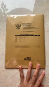 KEDAIBUTIK (SB01) Kertas Sampul Buku Plastik Bening Dan Coklat Tebal Ukuran Kwarto Boxy LKS Sekolah Isi 10 lembar