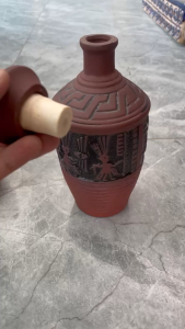 Nậm rượu gốm khắc tay họa tiết Đông Sơn Ấu Lạc - Gốm sứ Bát Tràng