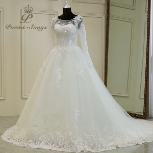 Desain Gaun Pernikahan Boho Elegan dengan Lengan Panjang