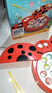 Mainan Anak Pancing Puter 6890 Mainan Anak Fishing Game And Lets Play Together | Mainan Pancing Ikan Model Terbaru Bentuk Kumbang Kemasan Kardus Pakai Baterai Bahan Berkualitas Murah