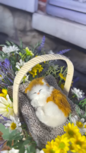 Hoa Giả Giỏ Hoa Lụa Giả Mây Đan Trang Trí Nhà Cửa Văn Phòng Làm Đạo Cụ Chụp Ảnh-(Mẫu 25-Dáng Chữ Nhật Mèo Vàng Trắng)