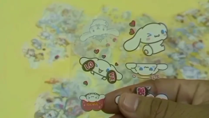 สติกเกอร์การ์ตูน Sanrio งานไดคัท PVC ใส กันน้ำ ติดทน ลอกง่าย ชุดละ 10 แผ่น คละลาย Kuromi My melody Cinnamonroll Lotso บรรจุซองใส