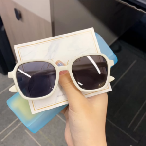 Retro Childrens Sunglasses Cool Baby Sunglasses Eye Protection UV Protection Square Frame Glasses for Boys and Girls
