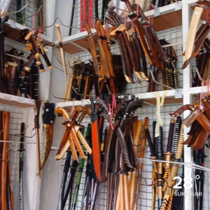 GAGANG GOLOK KAYU SUREN: BAHAN GAGANG TERBUAT DARI KAYU YANG SUDAH DI OVEN