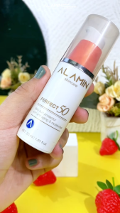 Alamin Skincare Perfect 50 Sunscreen Kusam Warna Kulit Tidak Merata Bekas Jerawat Melindungi Paparan Sinar Matahari Menjaga Kelembaban Mencegah Terbentuknya Kembali Flek/Melasma Akibat Penuaan Dini BPOM