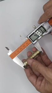 Tắc kê áo nở trong xi kẽm ( tắc kê nở sắt / Vít nở đóng tường )