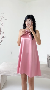Váy Ngắn Babydoll Cổ Yếm FILILO Đính Hoa Hồng Vải Lụa Flowi Dress Form chuẩn Thiết kế Cao cấp