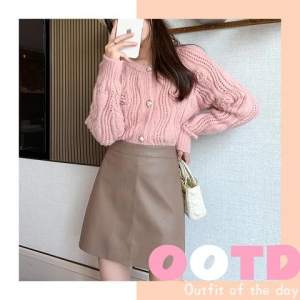 Sheii มาแรง กระโปรงหนังแฟชั่นหญิง ใส่แล้วเข้ารูปสวยสุดๆ สีพื้นไม่แต่งลวดลาย มีให้เลือก 4 สีเลยน้า แมทช์ลุคไหนก็สวยสุดๆ ของมันต้องมี