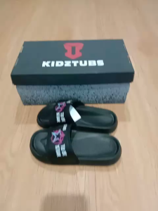 KIDZTUBS Sandal Anak Laki Laki Karet Slipper Slide Selop Slipon Jepit Karakter Warna Hitam Usia 6-10 Tahun-Sendal1645181424
