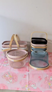 ตะกร้าญี่ปุ่น ตะกร้าเหล็กเคลือบ ตะกร้าอเนกประสงค์ ตะกร้า (หูจับไม้) (หนา สไตล์มินิมอล) ขนาด กลม26/จตุรัส25*25/ผืนผ้า25*40 ซม. (ตราTK)