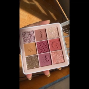 Hộp phấn mắt chín màu thích hợp trang điểm hàng ngày